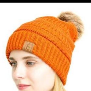 NIB CC CHIC POM POM BEANIE